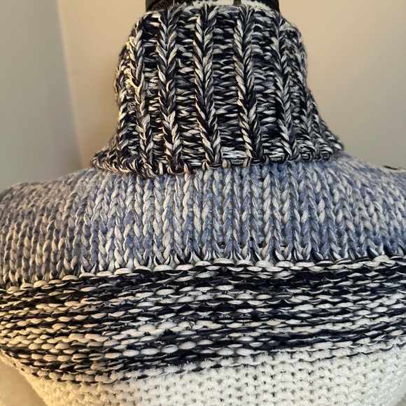 LOFT size large Women’s cozy cardigan blue and white winter sweater - Picture 4 of 7